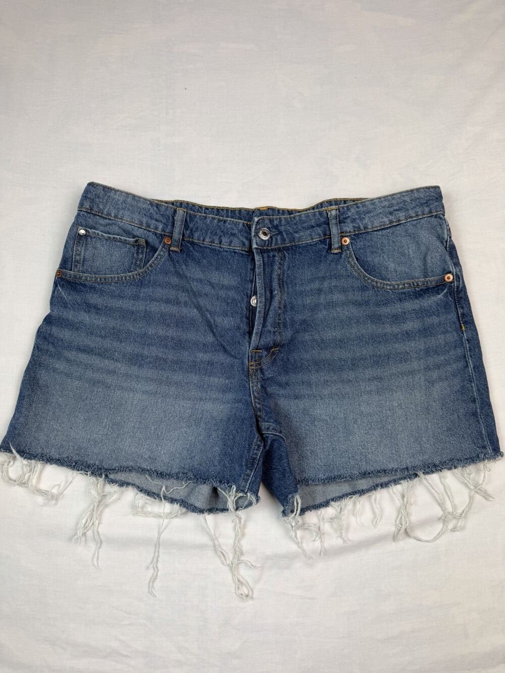 H&M &Denim 90s Boyfriend Shorts Womens Size 16 Medium Wash Button Fly